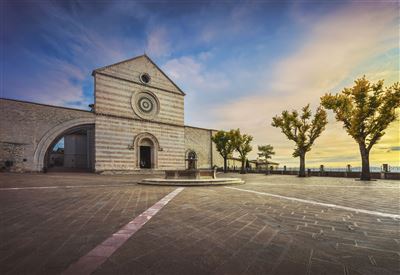 Italien Umbrien Assisi Basilika Santa Chiara